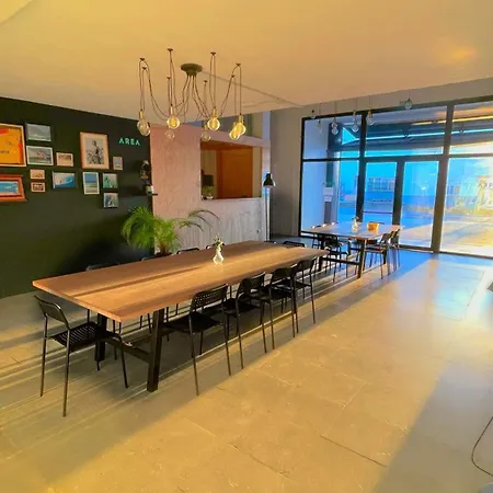 Area Surf House Ostello *